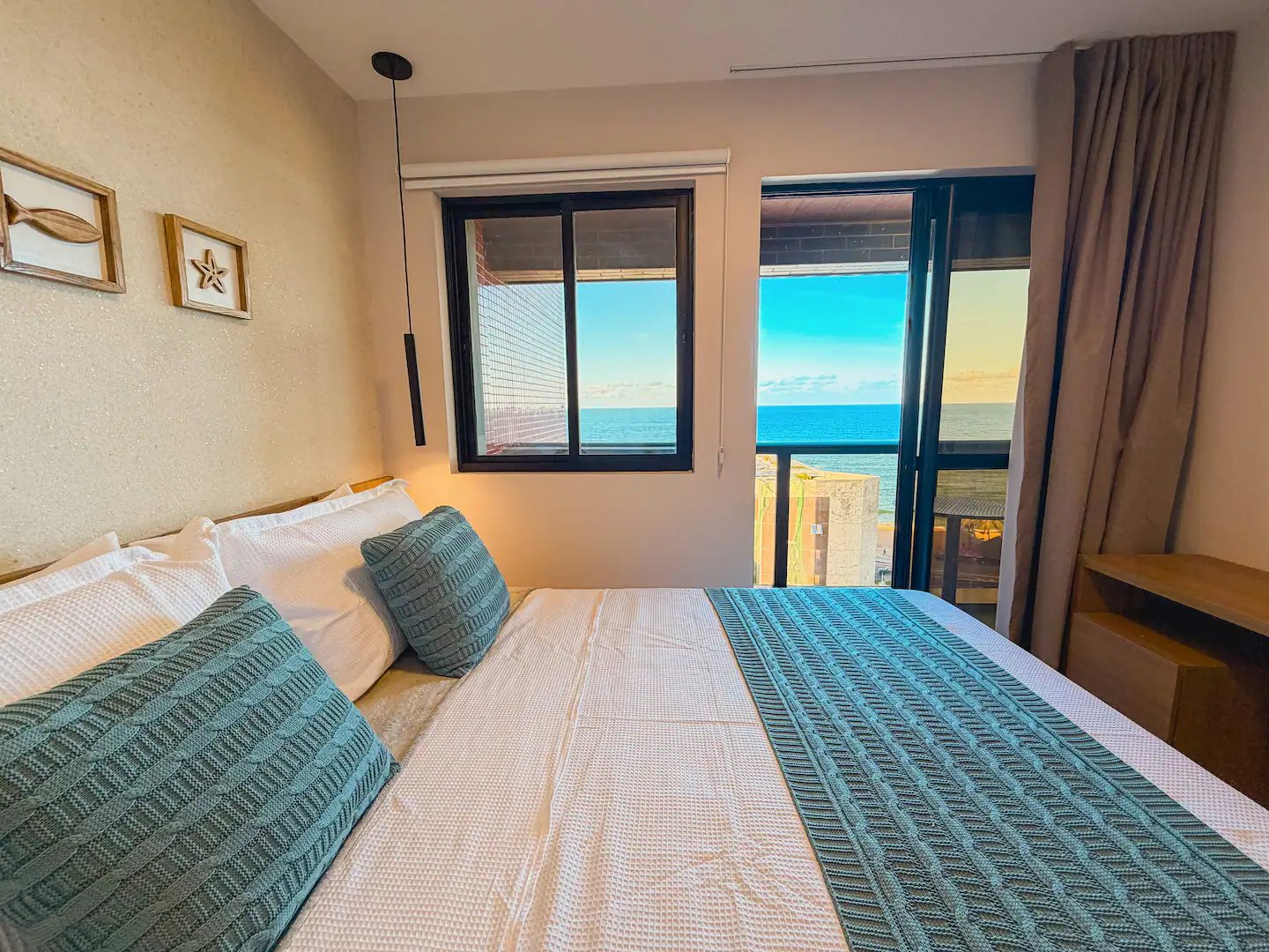Quarto e Sala com Varanda Vista Mar - Noah 1006