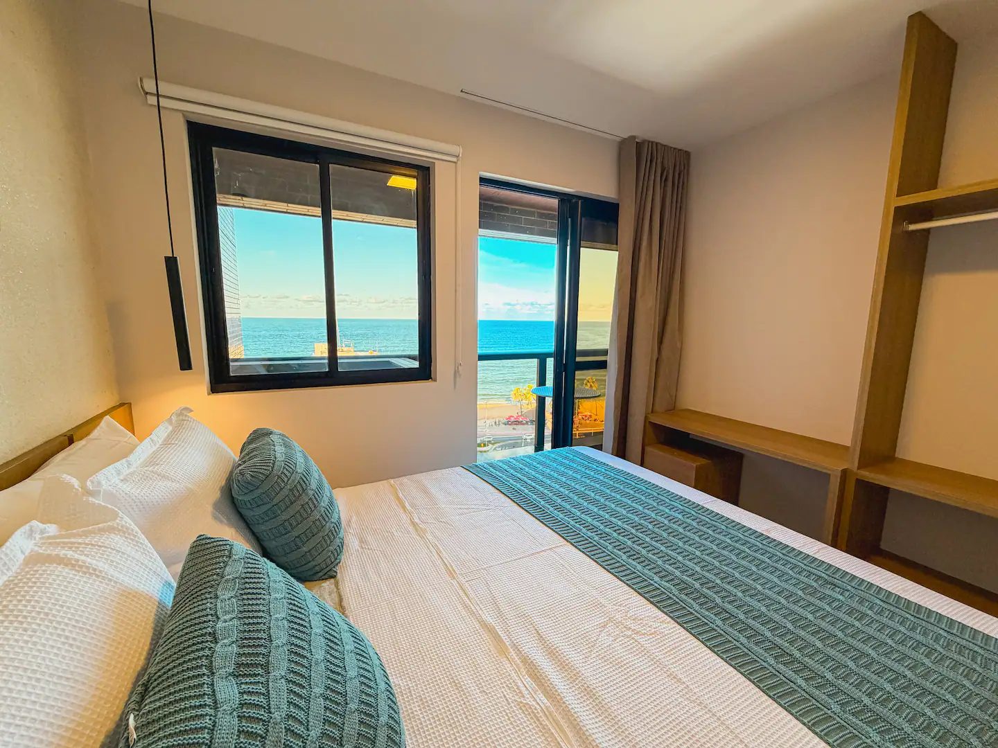Quarto e Sala com Varanda Vista Mar - Noah 1006