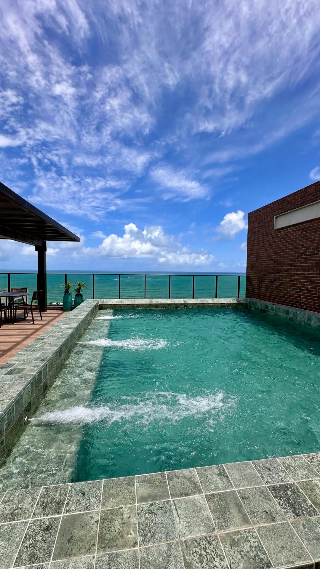 Apto Encantador com Vista Mar Lateral Wish 1008