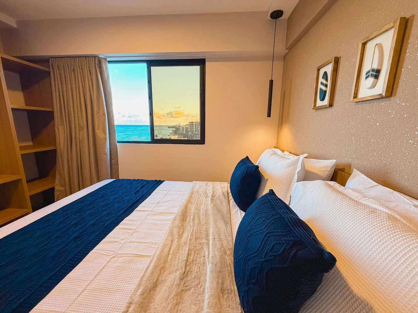 Quarto e Sala com Varanda Vista Mar - Noah 902