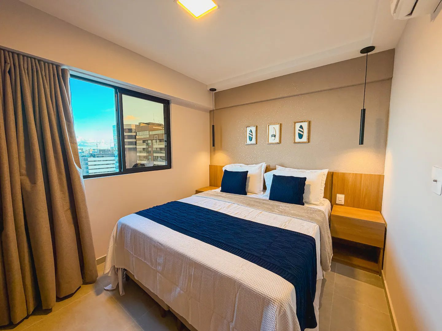 Quarto e Sala com Varanda Vista Mar - Noah 902